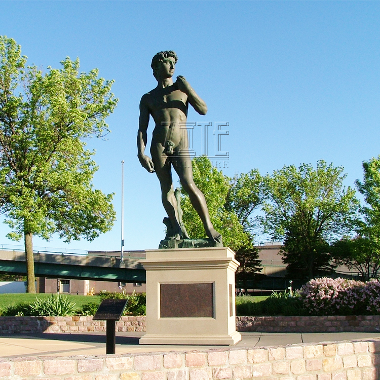 Taille de vie en métal célèbre homme nu personnage statue bronze david sculpture
