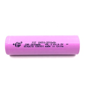 Batterie Li-Ion Rechargeable 3.7v <span class=keywords><strong>FST</strong></span> <span class=keywords><strong>18650</strong></span> Cylindrique <span class=keywords><strong>2600mah</strong></span> Norme IEC62133 pour Power Banks - Product Image 1