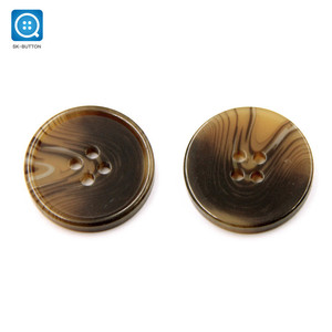 32L 4 lỗ lớn màu nâu thời trang nam may nhựa may phù hợp với tùy chỉnh Polyester nút nhựa cho áo khoác - Product Image 4