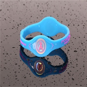 Braccialetto di moda in Silicone a ioni a buon mercato braccialetto di moda del cancro al seno con nastro rosa personalizzato