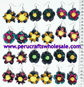 เครื่องประดับแฟชั่นทำด้วยมือของชาวเปรูสำหรับผู้หญิงต่างหูหนังรูปดอกไม้สีสันสดใสดีไซน์เครื่องแต่งกายทำด้วยมือ - Product Image 2