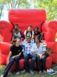 Venta <span class=keywords><strong>al</strong></span> por mayor 5M gigante inflable PVC película silla sofá inflable para ver la televisión fiesta - Product Image 2