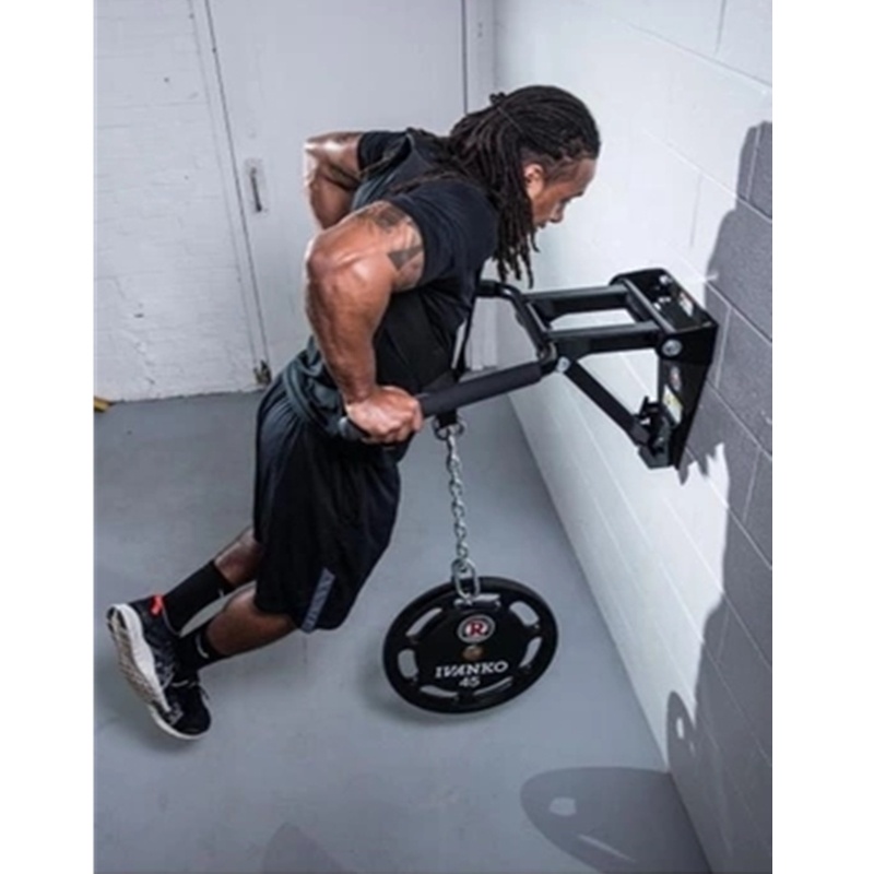 Strong pull. Парень на канате. Тренировка на улице. Брусья с весом. Strong pull.