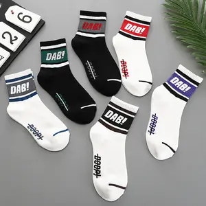 Benutzer definierte Logo-Socken machen Ihre eigenen Männer schwarze Socken im Großhandel