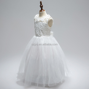 Abito da principessa in pizzo per bambina - Product Image 3