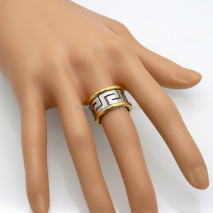 A buon mercato Marca Famosa Oro & Argento Femminile <span class=keywords><strong>G</strong></span> Tipi Anello nozze <span class=keywords><strong>G</strong></span> Modello Anello In Acciaio Inox Anelli Gioielli Di Lusso Per donne - Product Image 4