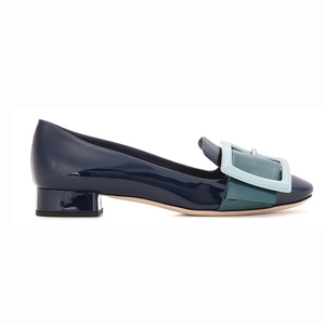 La grande fibbia elegante progettata da ufficio di recente decora le <span class=keywords><strong>scarpe</strong></span> <span class=keywords><strong>eleganti</strong></span> da donna con tacco basso in pelle verniciata <span class=keywords><strong>blu</strong></span> - Product Image 3