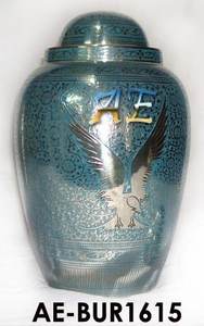 Urna funeraria tradicional de latón macizo hecha a mano con águila voladora para bebé, combina respeto y recuerdos preciados - Product Image 3