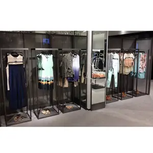 Magasin de vêtements Étagère En Métal Design