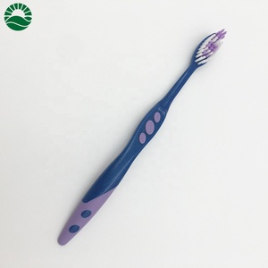 Brosse à dents en plastique avec capuchon en plastique et dentifrice emballés dans un sac en plastique pour brosse à dents - Product Image 6