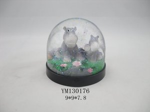 Resina globo di neve palla di neve, globo di neve con figurine all'interno - Product Image 4