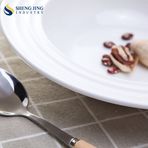 2017 Vuelos <span class=keywords><strong>Baratos</strong></span> de China Creuse Assiette de Porcelana Plato Hondo Plato Redondo Con Borde - Product Image 3