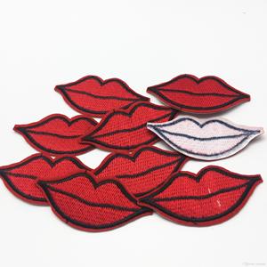 Nouveau style de patch brodé 3D personnalisé Lèvres Rouges avec fixation auto-agrippante et adhésive - Product Image 1