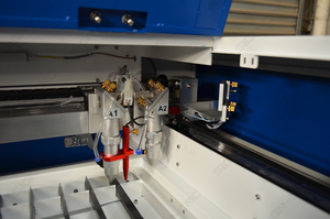 Máy <span class=keywords><strong>Laser</strong></span> Co2 Hai Đầu Cho Gỗ Và Acrylic Khắc Và Cắt - Product Image 5