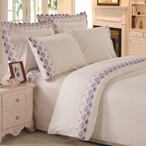 Kosmos Sợi Nhỏ Vải 100% Polyester Tùy Chỉnh Kích Thước Màu Đỏ Thêu Ren Cạnh 4Pcs Giường Phẳng Tấm - Product Image 1