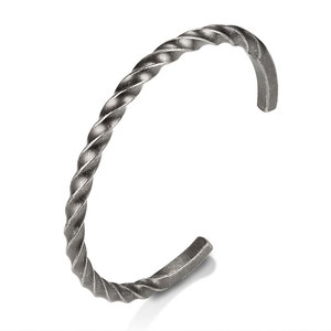 Brazalete clásico de acero inoxidable para hombre - Product Image 1