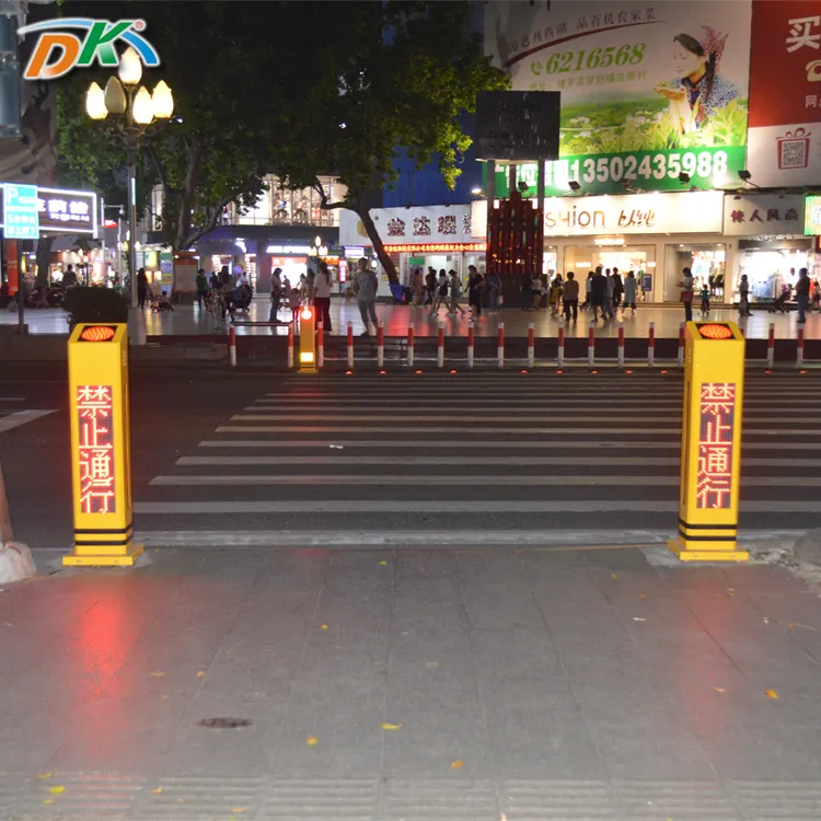 Pedestrian road traffic warning signal light/infrared sensing for crossroad