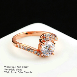 Anillo Chapado en Oro Rosa de 18 Quilates con Circonita Brillante - Product Image 3