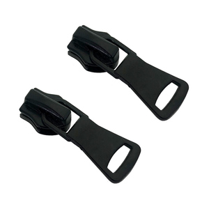 Vente en gros, graver le logo de la marque en noir, <span class=keywords><strong>curseur</strong></span> à glissière sans plomb en métal sur mesure pour sacs - Product Image 1