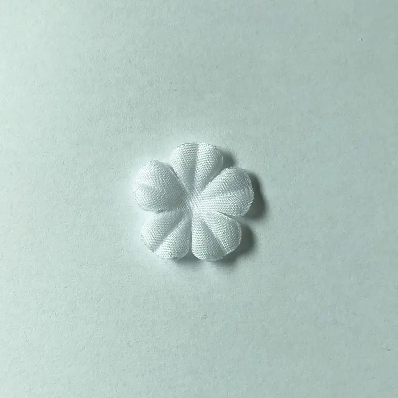 승진 2.5cm DIY White100 % 폴리 에스터 패브릭 꽃 꽃잎