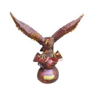 1 pezzo personalizzato volando aquila statua <span class=keywords><strong>in</strong></span> metallo bronzo scultura <span class=keywords><strong>in</strong></span> caso di <span class=keywords><strong>legno</strong></span> europa giardino ornamenti mascotte rame Cast Figurine - Product Image 2