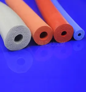 Красные квадратные силиконовые резиновые шланги высокой плотности уплотняют пену.
