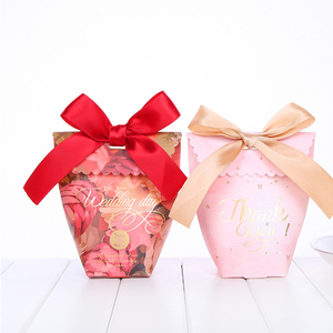 WLT2-242-bolsa de papel para cosméticos, embalaje de regalo de tamaño pequeño, clásico, blanco y negro, con impresión de logotipo de lámina dorada personalizada - Product Image 4