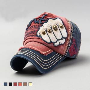 Cappellino con Ricamo Effetto Consumato e Rivetti - Product Image 2