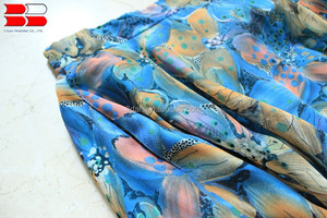 Jupe d'occasion de haute qualité pour dames Vêtements d'occasion en soie/polyester - Product Image 2