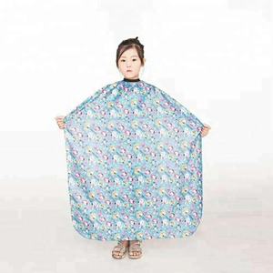 Capas Impermeables para Niños para <span class=keywords><strong>Peluquería</strong></span>, Salón de Belleza, Capa de Corte de Pelo Económica Hecha de Poliéster - Product Image 2