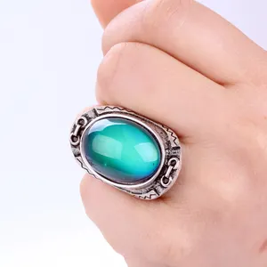 Mode Vente Chaude Mode de Changement de Couleur Magique Grosse Pierre Noire Bijoux En Alliage Magique Humeur Bague pour Les Femmes