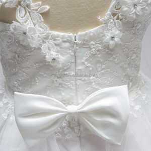 Abito da principessa in pizzo per bambina - Product Image 5