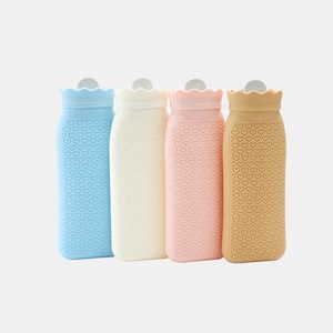 Bolsa de agua caliente con cubierta bolsa de agua caliente de silicona Cute Bottle Gel calentador de manos caliente compresa de hielo Cool Down <span class=keywords><strong>para</strong></span> <span class=keywords><strong>mujer</strong></span> - Product Image 2