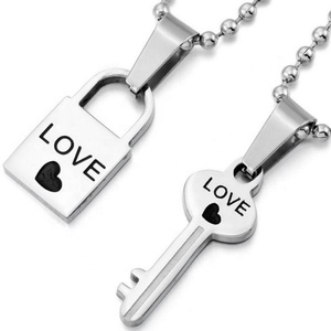 Coppia <span class=keywords><strong>amante</strong></span> <span class=keywords><strong>romantico</strong></span> stile nero inciso degli uomini delle donne di disegno del commercio all'ingrosso in acciaio inox serratura a chiave collana per le coppie amanti - Product Image 2