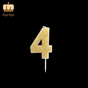 נרות יום הולדת קטנים ייחודיים עם נצנצים זהובים, עשויים שעוות פרפין, סיטונאי, בריטניה - Product Image 3