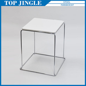 Silla cuadrada tubular de metal y acrílico para Baño - Product Image 1