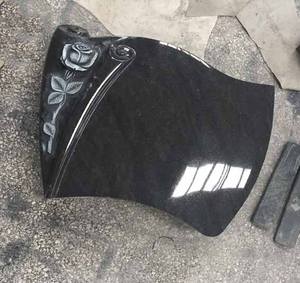 Pierre tombale en granit noir sculptée en forme de rose - Product Image 2