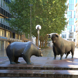 Escultura de bronce de toro y oso para decoración al aire libre - Product Image 3