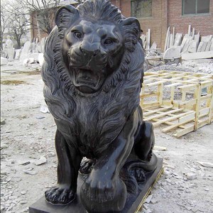 Scultura di <span class=keywords><strong>leone</strong></span> seduto in marmo nero lucidato e personalizzato per il cancello esterno di una villa - Product Image 1