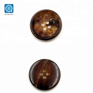 SK 40L Nút Xương Sừng Trâu Bò Thật Thiết Kế Cổ Điển 4 Lỗ - Product Image 1