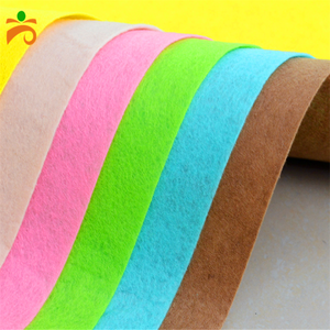 Tappeto Moderno in Poliestere Non Tessuto a Pelo Lungo, Antiscivolo, Antimicrobico, Lavabile, Imbottito, Usa e Getta per Matrimoni - Product Image 1