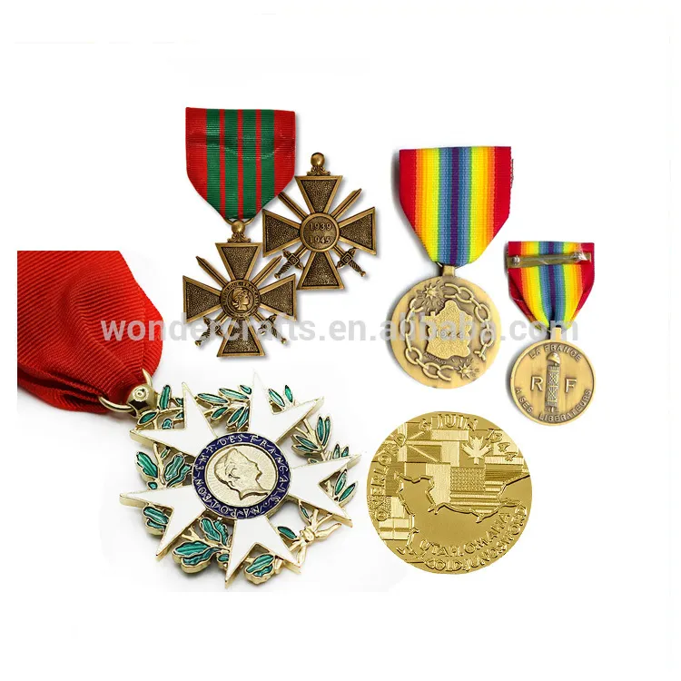 Fabriek Prijs Aangepaste Matte Concave Convex Polygon Shaped Antiek Goud Brons Plating Iron Cross Franse Medaille Met Lint
