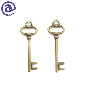 Bán Buôn Khuyến Mãi Giá Rẻ Hợp Kim Kẽm Trang Trí Tùy Chỉnh Đồng Mini <span class=keywords><strong>Key</strong></span> Shape Vintage Kim Loại Quyến Rũ - Product Image 4