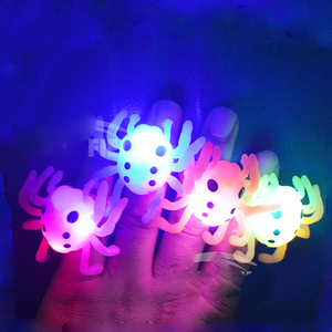 Anillo LED intermitente de araña de Halloween hecho de material de PVC duradero - Product Image 6