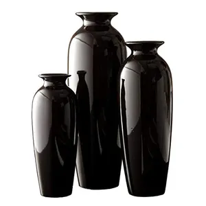 黒仕上げの艶をかけられた屋内装飾背の高いセラミック花瓶