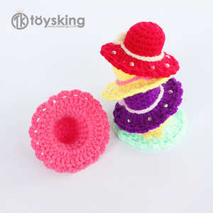 Cappellino da sole all'uncinetto per bambole - Adorabile portachiavi in miniatura, accessorio artigianale fatto a mano e bomboniera per ragazze - Product Image 1