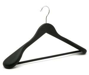 Cintres en bois de revêtement en caoutchouc noir personnalisés de luxe pour les vêtements <span class=keywords><strong>Cintre</strong></span> en bois élégant - Product Image 1