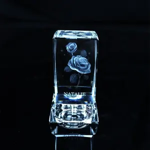 Cadeaux romantiques de la Saint-Valentin Photos gravées au laser <span class=keywords><strong>3D</strong></span> <span class=keywords><strong>Cube</strong></span> de cristal de fleur de rose pour cadeaux d'invités - Product Image 1