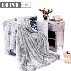 Personalizada casa punto gris Faux Fur ponderado tiro manta para el invierno - Product Image 1