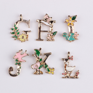 Alfabeto dipinto 26 lettere personalizzate smalto ragazze braccialetti placcato oro ciondoli pendenti moda ciondoli moda ciondoli ciondoli - Product Image 3